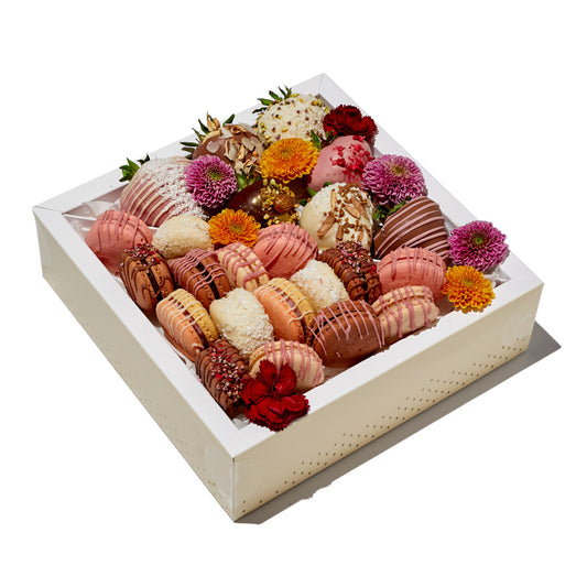 Mixed Maxi Box Schokobeeren und Macarons